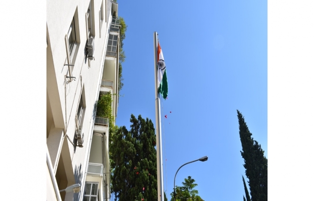 On the joyus occasion of India’s 72nd Independence Day today, Ambassador, H. E. Shamma Jain unfurled the Tricolor. The National Anthem was sung by the Indian Community, gathered in large numbers.